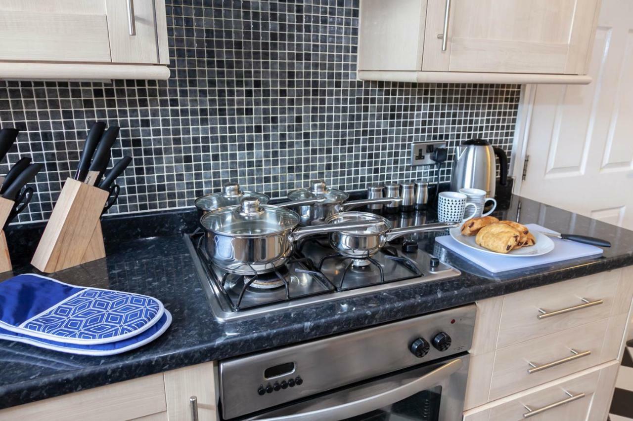 4 Bed Home, Driveway Parking Ideally Located In Latchford, Warrington - Executive St Marys House מראה חיצוני תמונה