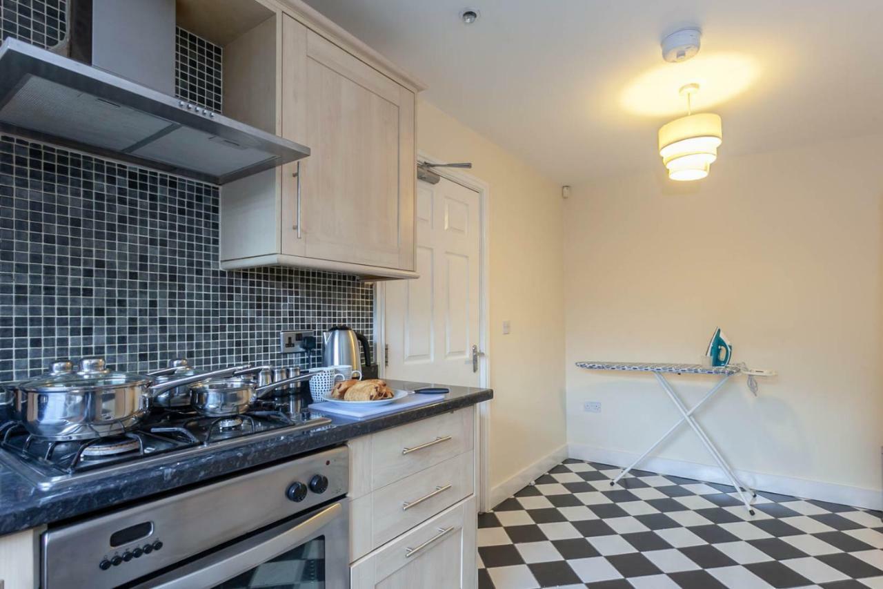 4 Bed Home, Driveway Parking Ideally Located In Latchford, Warrington - Executive St Marys House מראה חיצוני תמונה